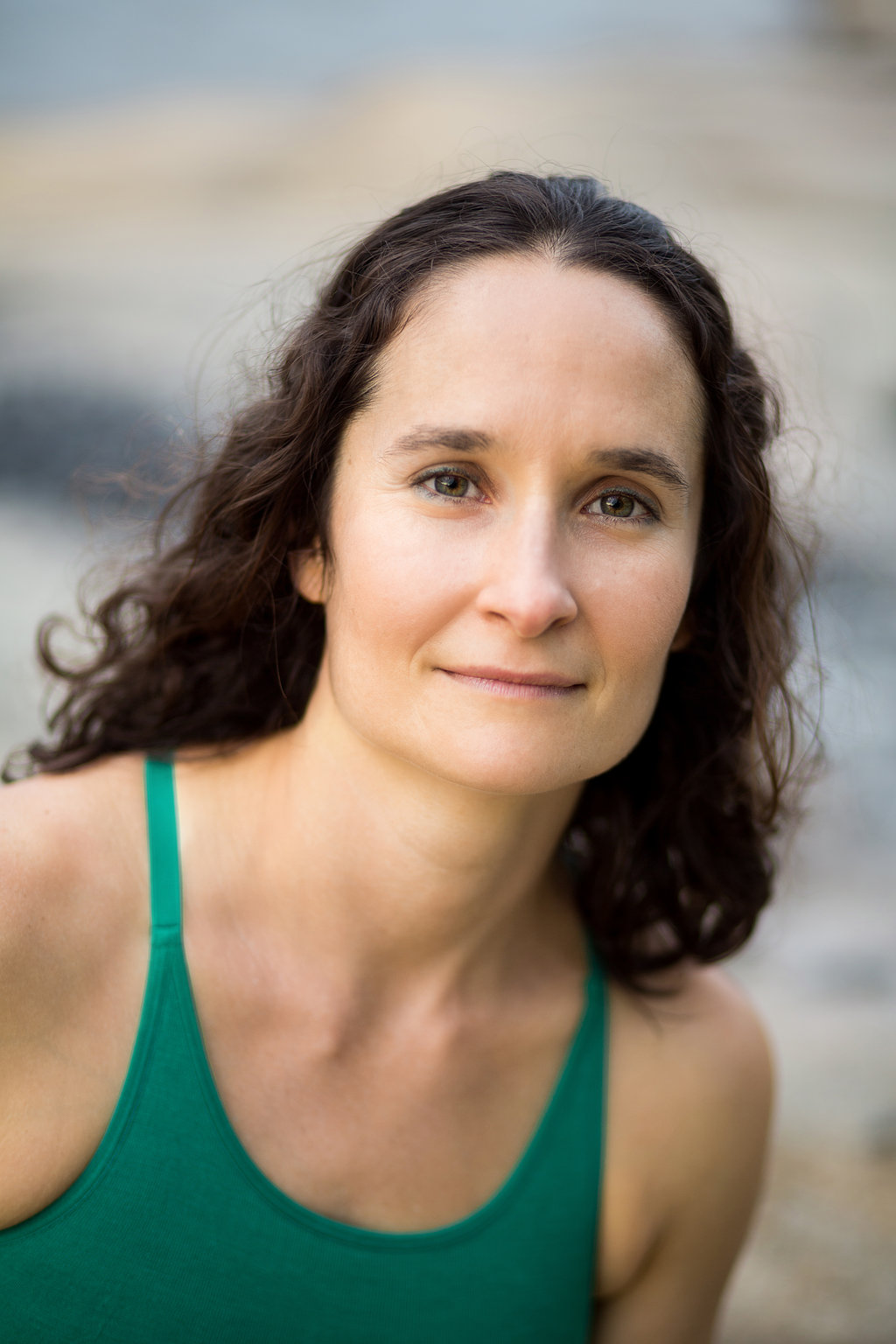 695. Guiding Postpartum Recovery with Mama Made Strong founder, Betsy Petry-Johnson